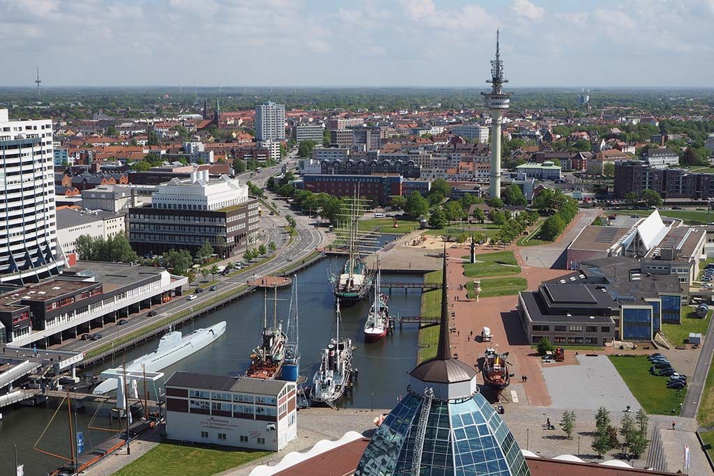 Bremerhaven uitzicht vanaf platform op Atlantic Sail hotel foto Wilma Lankhorst