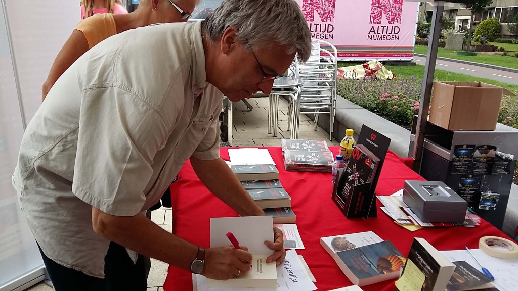 Rudy dek signeert laatste vierdaagse thriller in Nijmegen