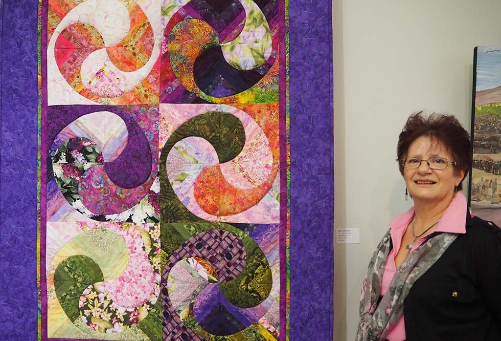 Linda Esbach quilt artist in Namibia - het piece for expo 25 years after - Wilma Lankhorst