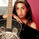 Amy Winehouse met haar favoriete gitaar coll Jewish Museum London