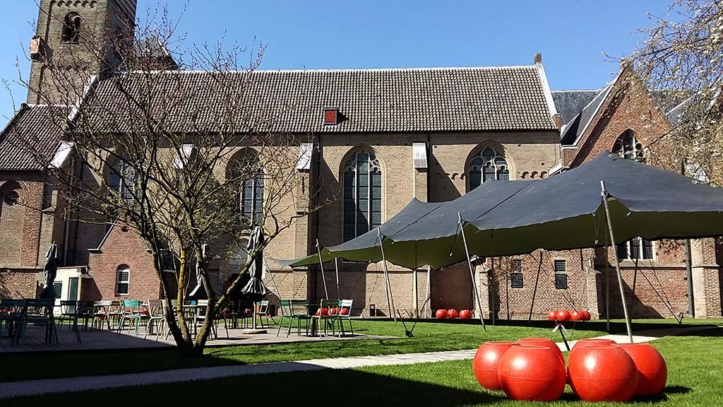 Centraal Museum samenwerking met St. Nicolaaskerk - beeldentuin en conferentieruimte foto Wilma Lankhorst