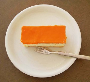Op Koningsdag eten we massaal een oranje tompoes foto Wilma Lankhorst