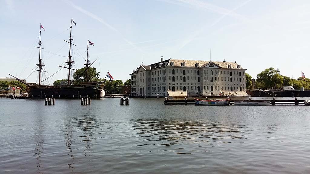 Scheepvaartmuseum met VOC Amsterdam (replica) foto Wilma Lankhorst