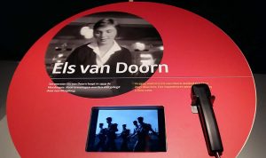 1959 Els van Doorn loopt Vierdaagse en filmploeg maakt hier beelden van Museum het Valkhof