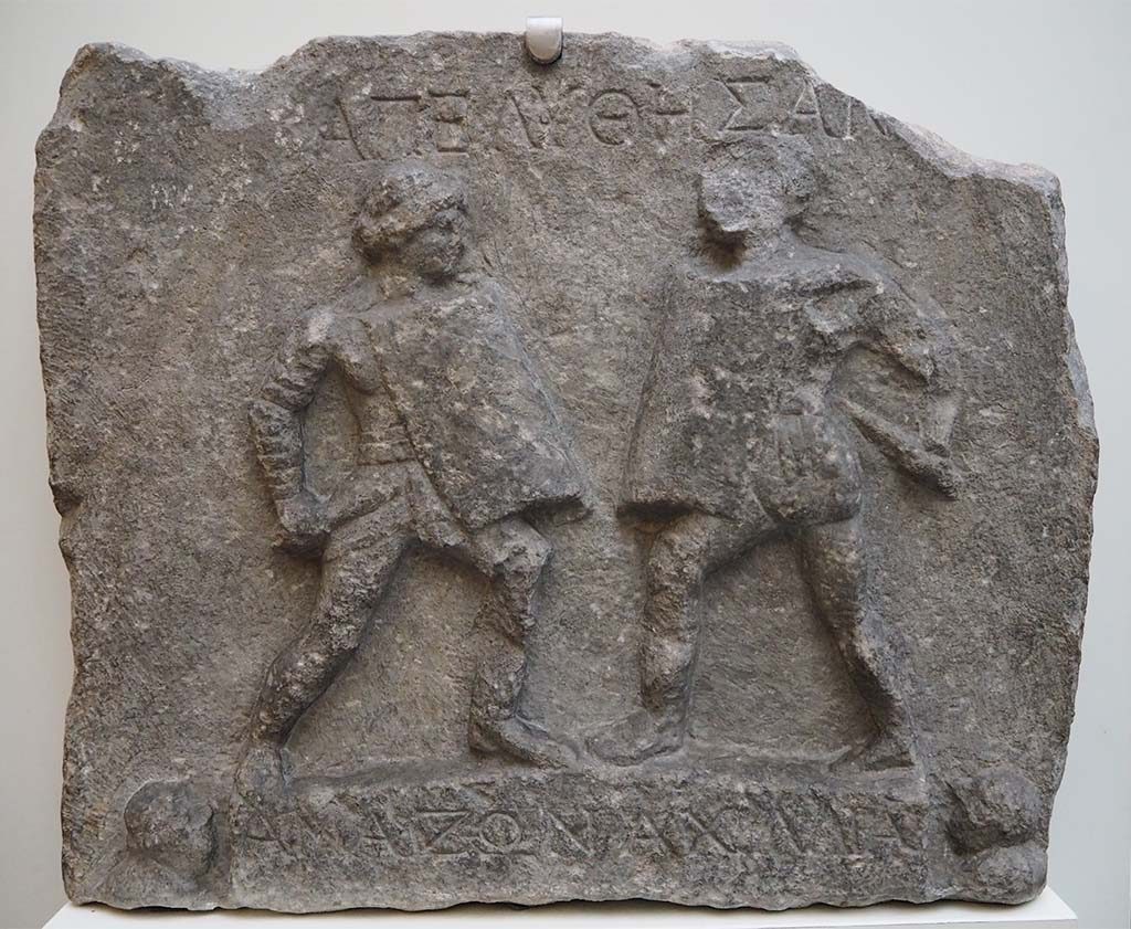 blog-Gladiatoren_-close-up_reliëf-twee-vrouwelijke-Gladiatoren-Amazon-en-Achillia-2e-nChr-Halicarnassus-Turkije_coll-Brits-Museum_foto-Wilma-Lankhorst