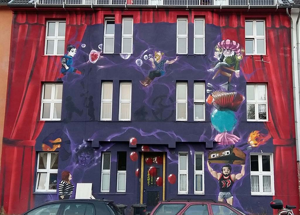 Achter het gordijn Dusseldorf-Kieferstrasse-Street-art-Behind-the-curtain-foto-Wilma-Lankhorst