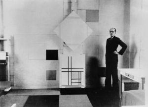  Mondriaan-in-zijn-atelier-in-Parijs-1933.-Foto-Charles-Karsten.-Collectie-RKD_denHaag