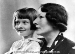 Audrey-Hepburn-en-haar-moeder_uit-familiecollectie-erven-Hepburn