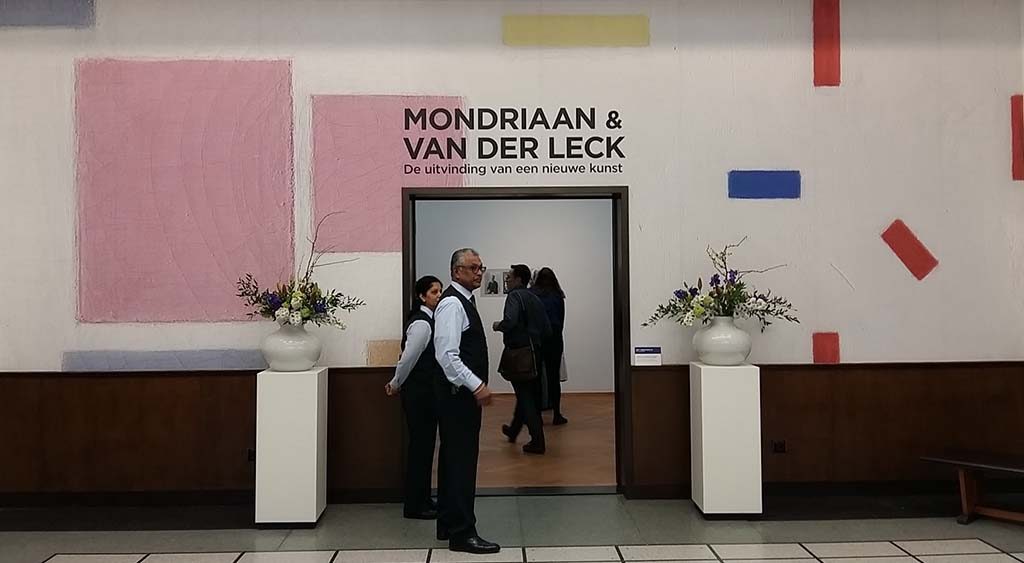 Bart van der Leck Mondriaan en Bart van der Leck entree-expo Gemeentemuseum Den Haag 2017