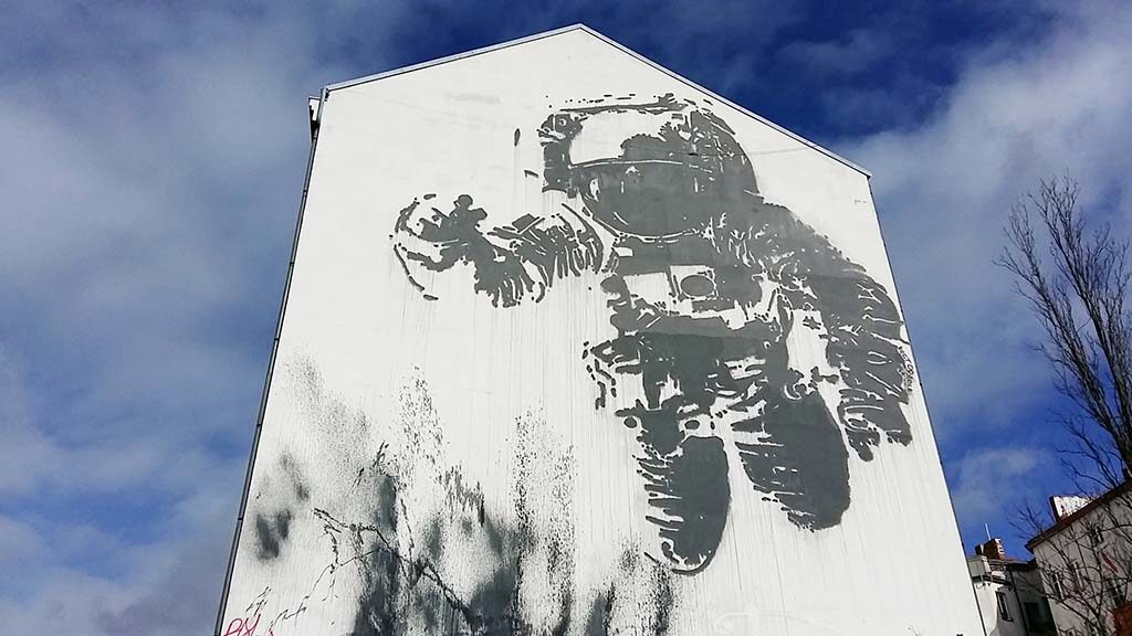 Street-Art-Berlijn-Kosmonaut-Victor-Ash-foto-Wilma-Lankhorst