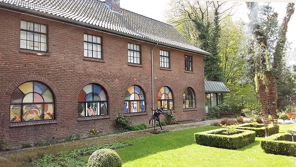 Theo-van-Doesburg-Museum-Drachten-de-binnentuinfoto-Wilma-Lankhorst