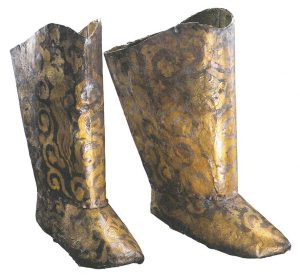 The-Great-Liao_verguld-zilveren-laarzen-uit-graf-van-de-prinses-van-Chen-1018-n-Chr-Drents-Museum-Assen