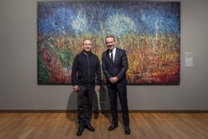 Zeng Fanzhi en Alex Rüger (directeur Van Gogh Museum) foto Sandra @kunstkieken