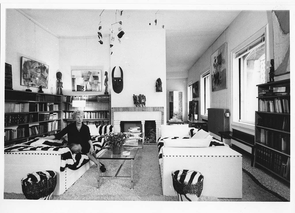 Peggy Guggenheim in-haar-woonhuis-museum-in-Venetie-1960-foto-Solomon-Guggenheim-Foundation
