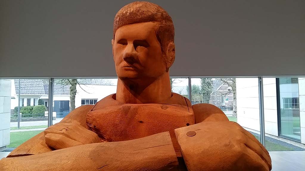 Museumweek_Omkijkende-man-1978-©Axel-en-Helena-van-der-Kraan-coll.-Museum-MORE-foto-Wilma-Lankhorst