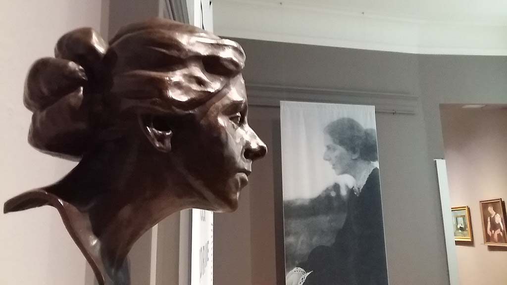 Paula-Modersohn-Becker-bronzen-beeld-Clara-Westhoff-in-Rijksmuseum-Twenthe-©-foto-Wilma-Lankhorst