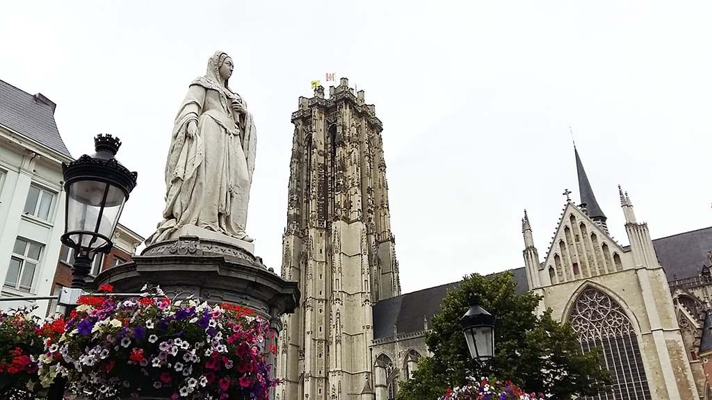  Mechelen_SiC_Margareta_van_Oostenrijk-met-r.-toren-van-de-St.-Rmbouts_foto-Wilma-Lankhorst