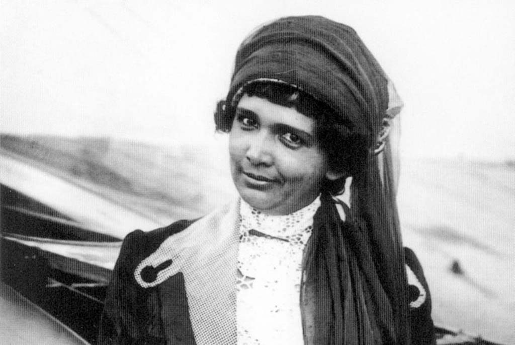 Beatrix-de-Rijk-1883-1958-De-eerste-Nederlandse-vrouw-met-een-vliegbrevet-in-Frankrijk-behaald-in-1911-Amsterdam-Museum