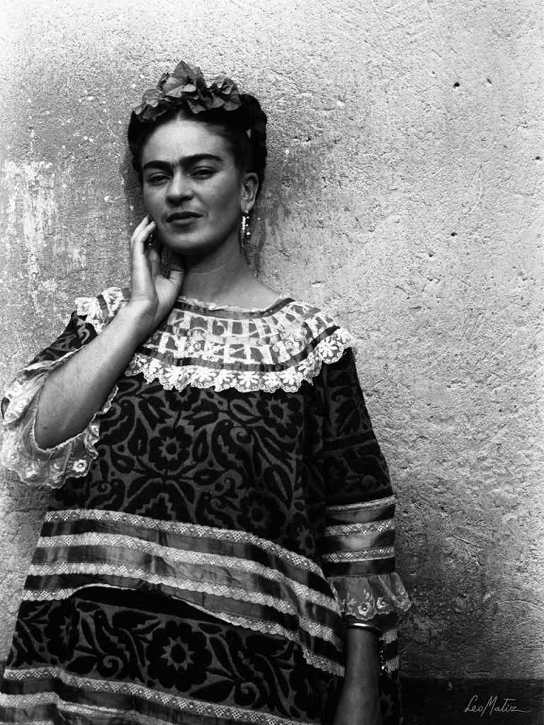  Frida-Kahlo-by-Leo-Matiz-1943-Coyoacán-Mexico.-Private-Collection.-©-Alejandra-Matiz.-Leo-Matiz-Foundation.