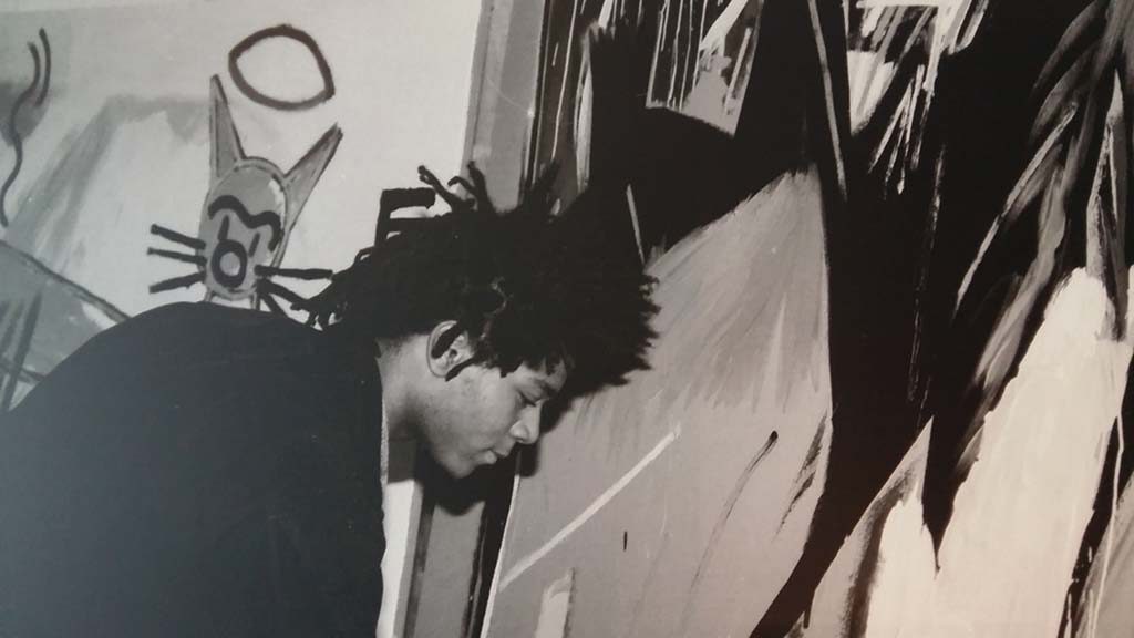  Basquiat-in-zijn-studio-souterrein-Gallery-Annina-Nosei-NYC-foto-Marion-Busch-Wilma-Lankhorst.