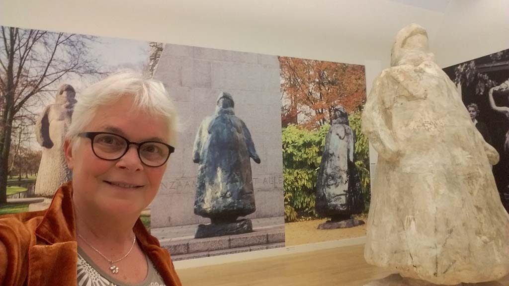  Charlotte_van_Pallandt_Museum-de-Fundatie_selfie-in-de-Wilhelmina-zaal-foto-Wilma_Lankhorst