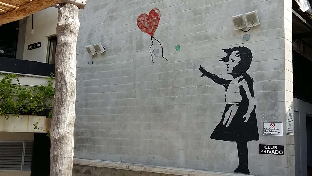 Banksy-Girl-with-Balloon-in-Cancun-copy-cat-foto-Wilma-Lankhorst