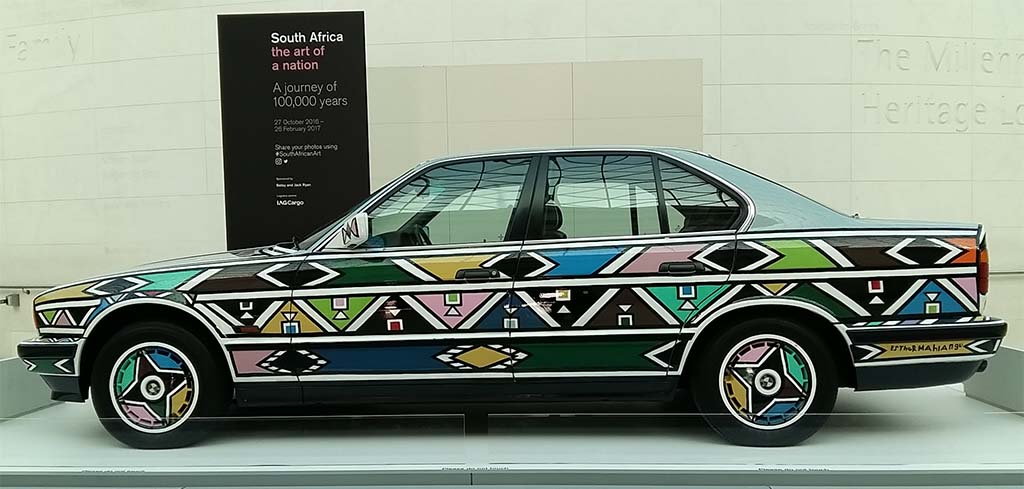 outh-Africa-BMW-525i-Art-Car-nummer-12-©Esther-Mahlangu-1991-eind-van-apartheid-binnenplein-British-Museum-foto-Wilma-Lankhorst