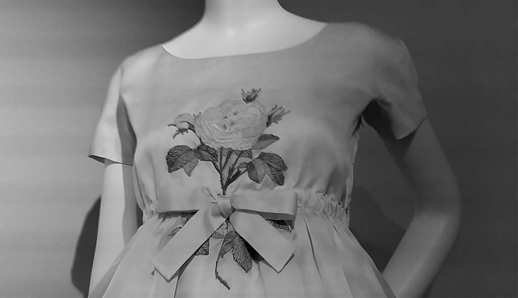 To-Audrey-with-Love-door-Hubert-de-Givenchy-jurk-bij-doop-Sean-1960_Gemeentemuseum-Den-Haag-foto-Wilma-Lankhorst