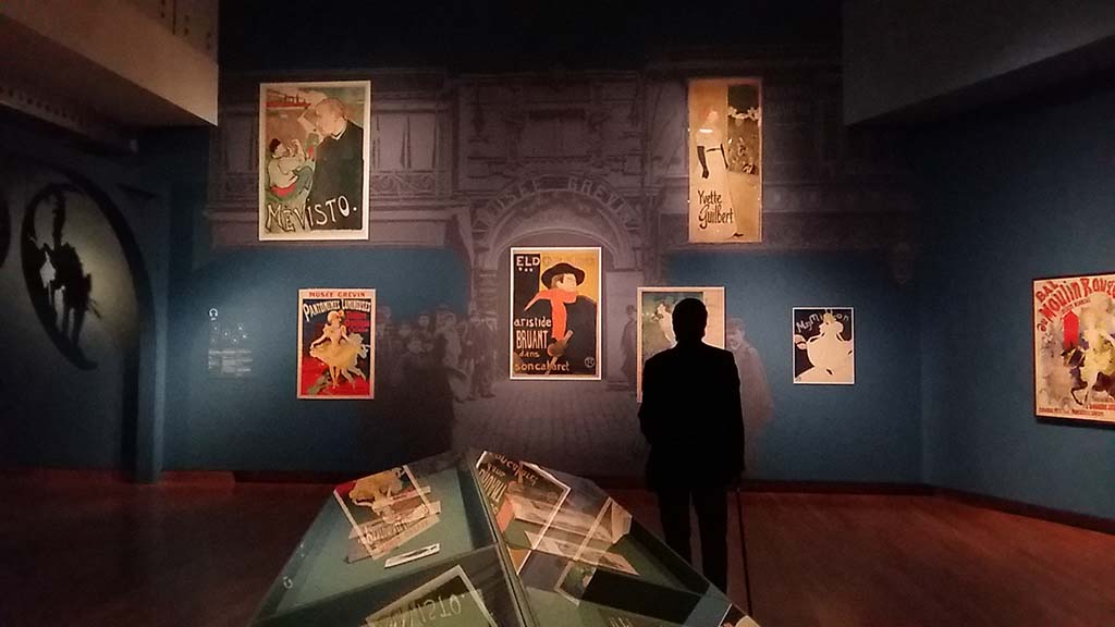 Prints in Parijs-2e-etage-wand-met-affiches-Van-Gogh-Museum-foto-Wilma-Lankhorst.