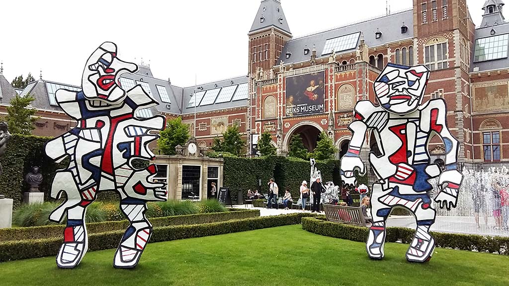 Jean-Dubuffet-beelden-Hourlopue-cyclus-in-Rijksmuseum-tuinenl-Rijmuseum-Amsterdam-foto-Wilma-Lankhorst