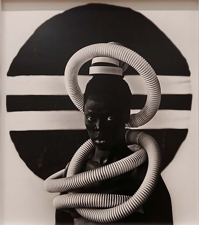 Zanele-Muholi-serie-bester-Mayotte-2015-Stedelijk-Museum-AMS-foto-Wilma-Lankhorst