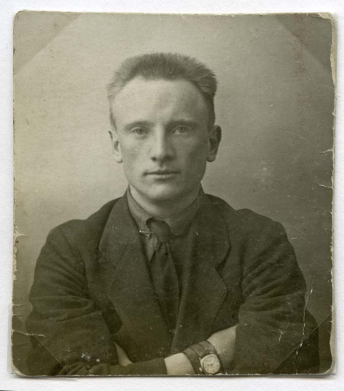 George-pasfoto-1924-uit-fotoalbum-Rob-Martens-Groninger-Museum