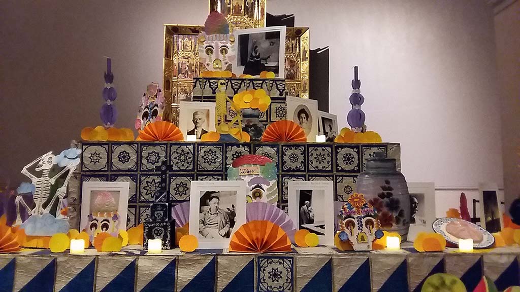 Frida Kahlo_altaar-Dia-de-los-Muertos-2018-Londen-foto-Wilma-Lankhorst