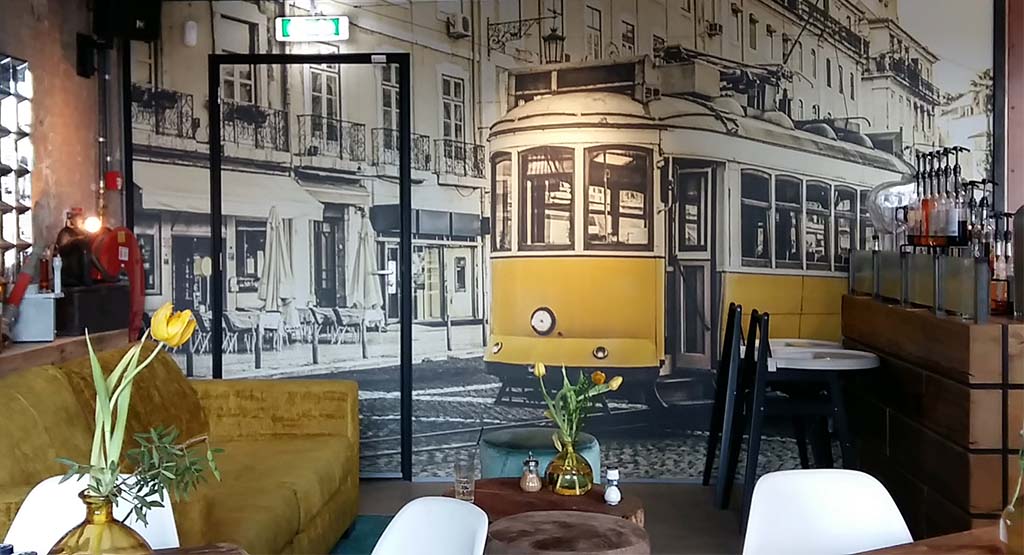 Den_Bosch_Street_art_Tramkade-2-koffie-bij-Da-Silva-foto-Wilma-Lankhorst