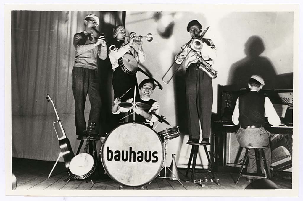Bauhaus_100 jaar_ Mitglieder der Bauhauskapelle, unbekannter Fotograf (1930) Bauhaus-Archiv Berlin