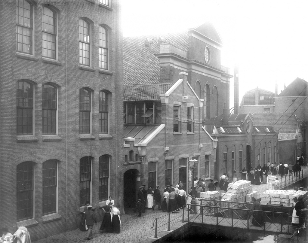 Museum_de_Lakenhal_fabriekshuizen-die-moesten-wijken-voor-uitbreiding-foto-De-Lakenhal