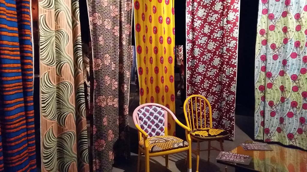 Fashion_Cities_Africa_waxprint-meubels-Yinka-Ilora-©-foto_Wilma_Lankhorst