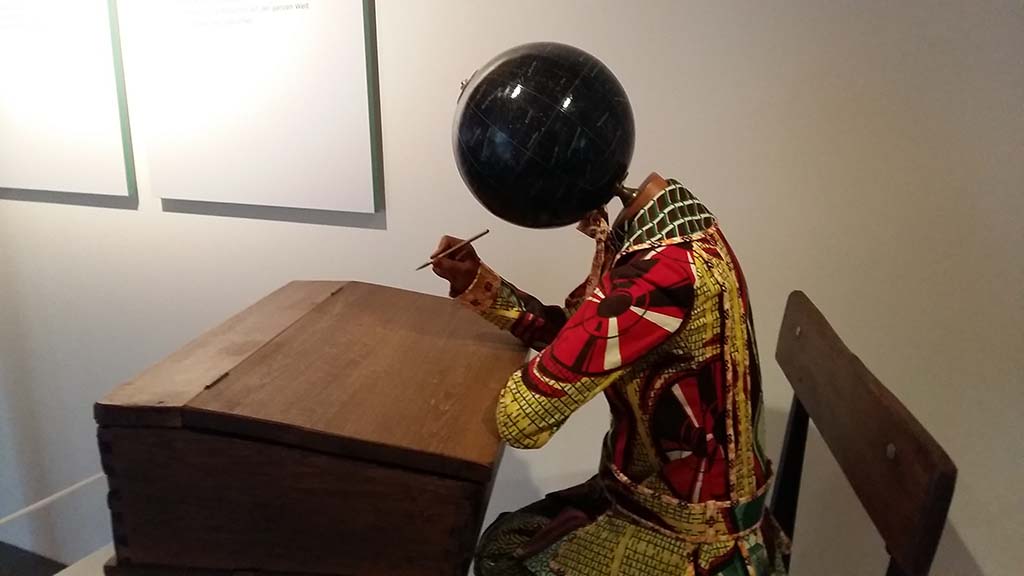 Inspirerend_Afrika_Yinka_Shonibare_planets in my head (2010) ©foto Wilma_Lankhorst