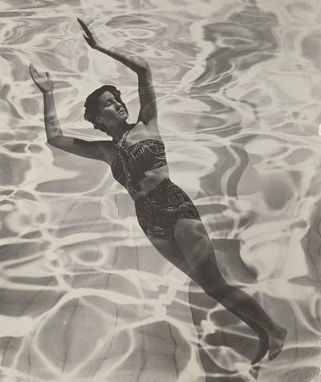 Dora Maar advertentie vrouw met zwempak (1936) 