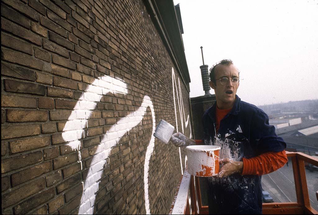Keith_Haring_man-at-work_zeemonster_muurschildering-De Hallen AMS-1986-©-foto-Patricia-Steur