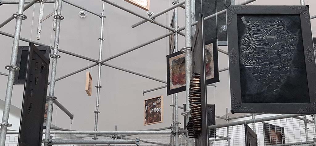 Victor Sonna detail van serie 152 toren in Van Abbemuseum © foto Wilma_Lankhorst
