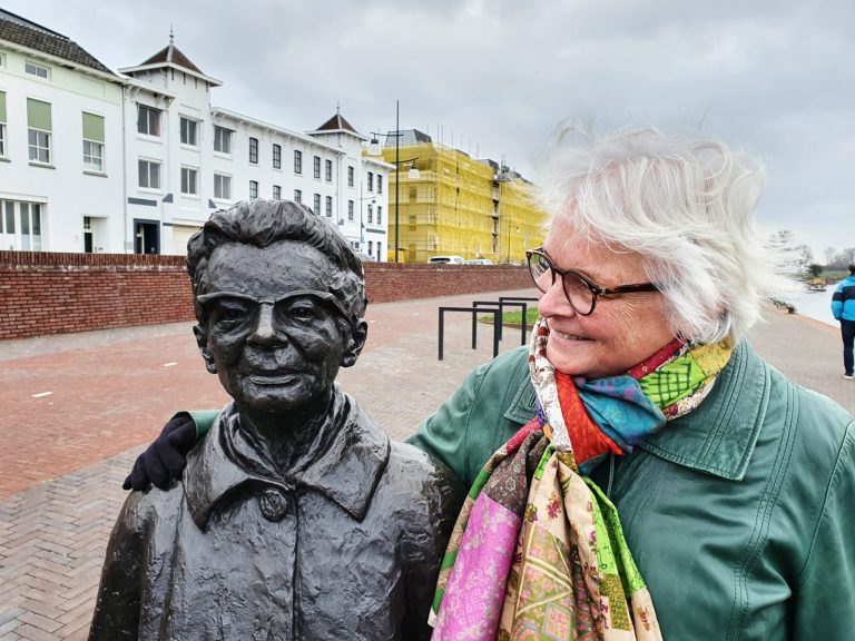 Ontdek muurPoëzie in Zutphen - Wilma Takes a Break