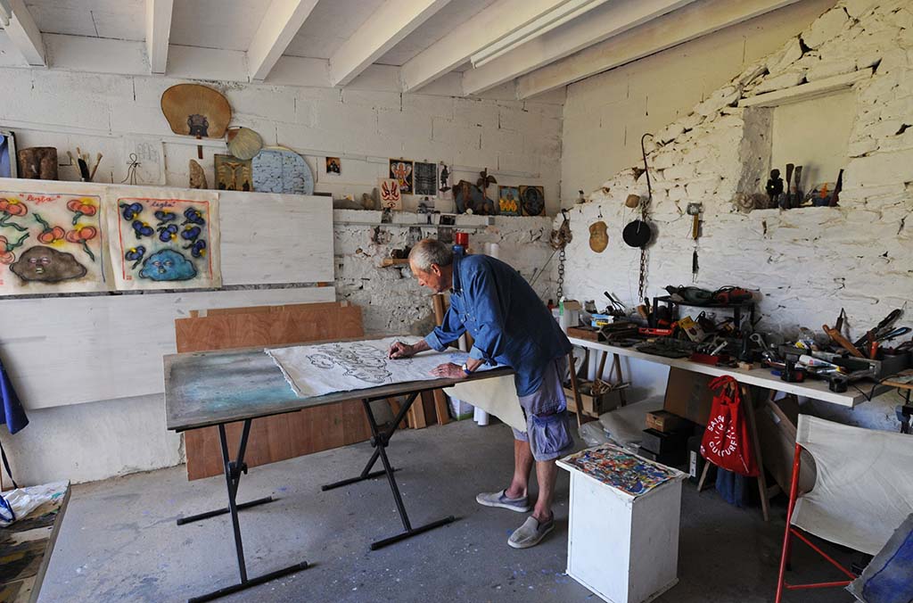 Mark Brusse in zijn atelier (2018) © foto Gérhard Schachames