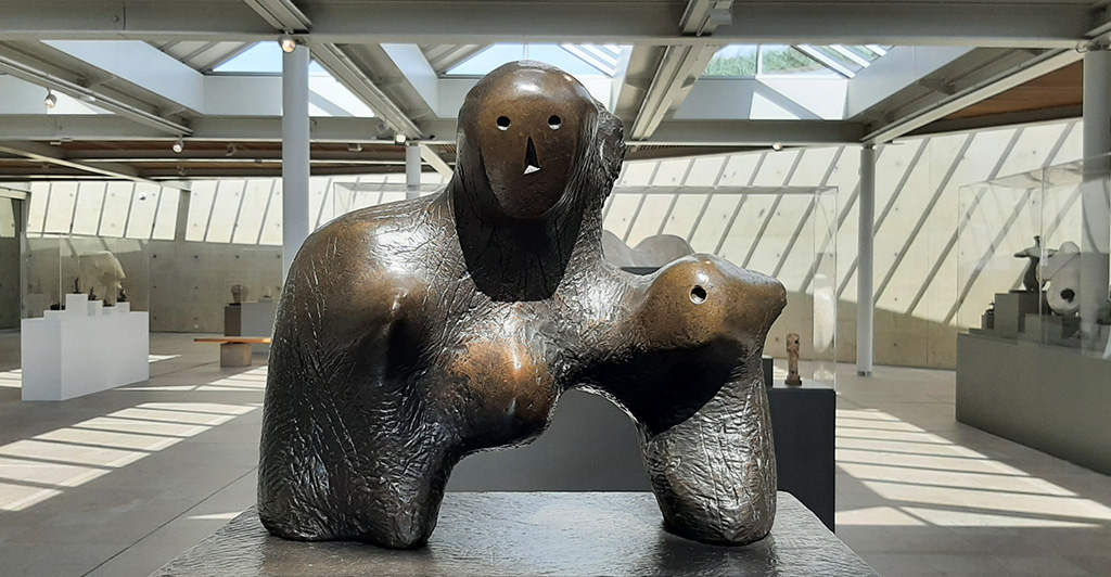 Henry Moore Mother and Child, arch (1957 cast, 1967 brons) © henry Moore © foto Wilma_Lankhorst