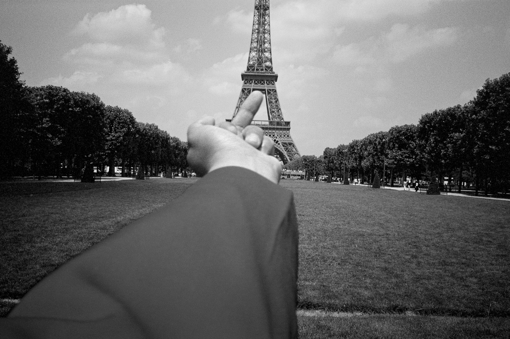 Ai_Weiwei_Study-of-Perspective-Eiffel-Tower-995-2011-©-Ai-Weiwei-©-foto-Ai-Weiwei-