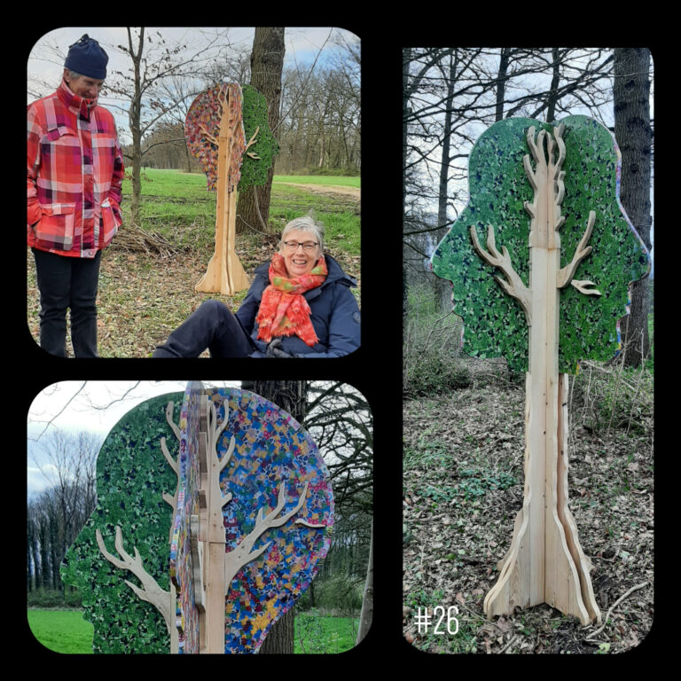 Kunstwandelroute 11. Hersenen aan het werk en twee van de makers © foto Wilma_Lankhorst.