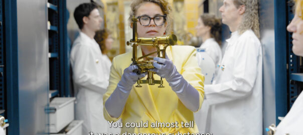 Louise_te_Poele Portret Louise te Poele aan het werk (2025) videostill © Louise te Poele.