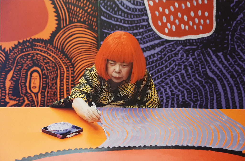 Yayoi_Kusama Kusama werkt aan My Eternal Soul (2009-21) © foto Studio Kusama.